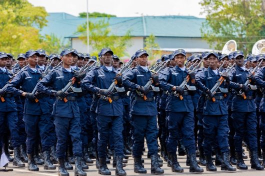 Kagame promotes 5,746 police officers